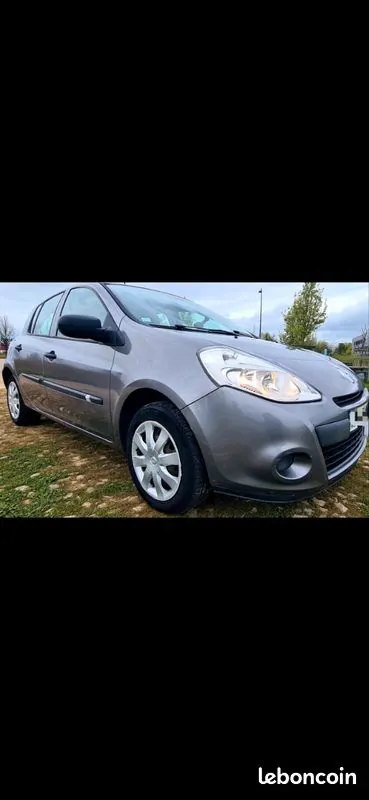 Renault Clio 2009 photo 2