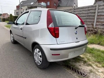 Fiat Punto 2004 photo 2