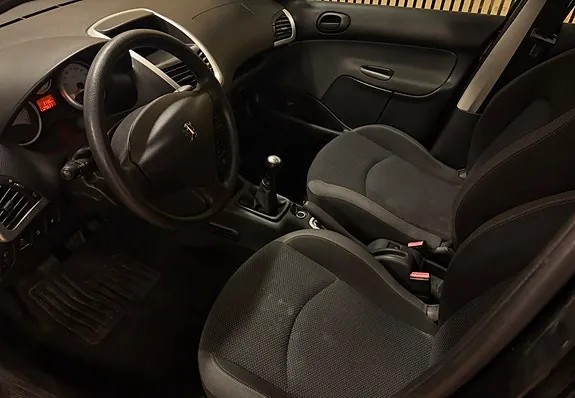 Peugeot 206 2009 photo 5