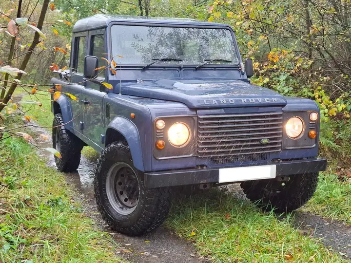 Land Rover Defender 110 2009 photo 3