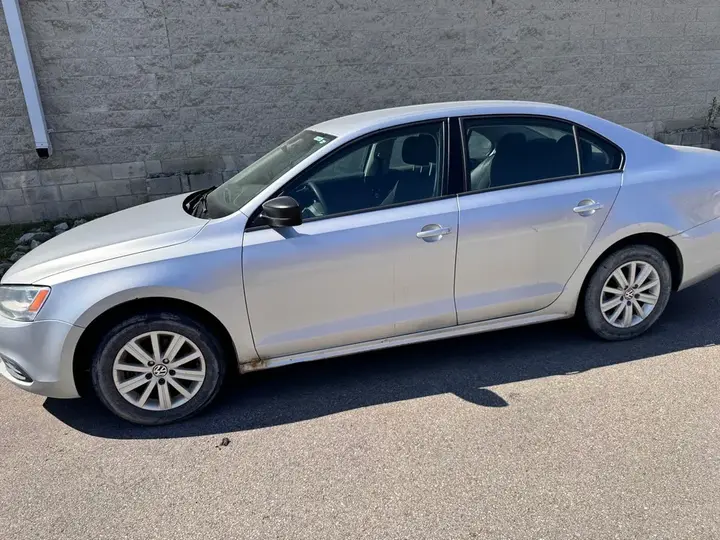 Volkswagen Jetta 2012 photo 2