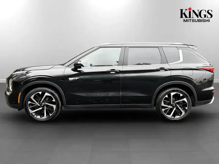 Mitsubishi Outlander 2023 photo 2