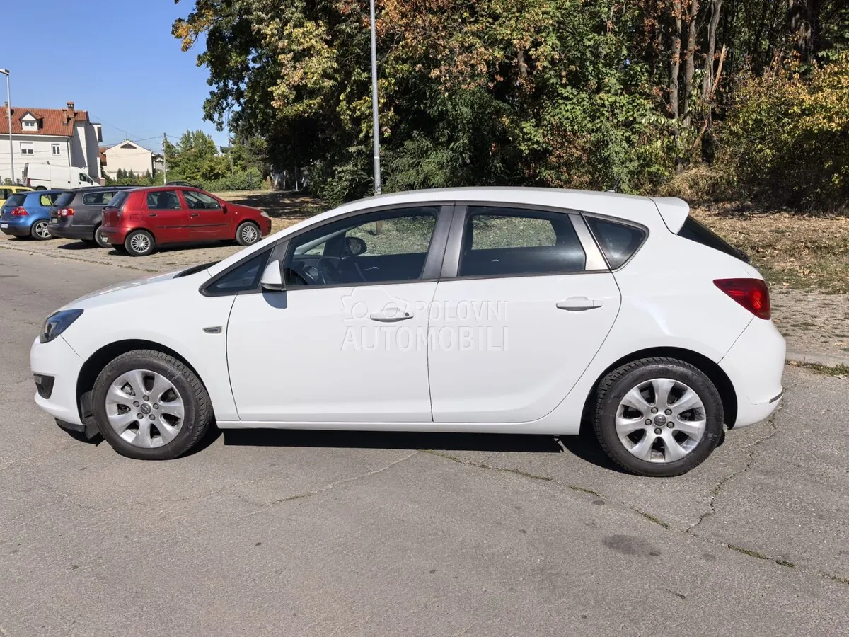 Opel Astra J 2015 photo 4