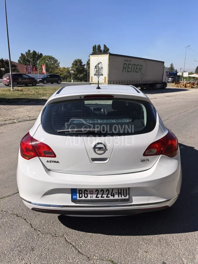 Opel Astra J 2015 photo 3