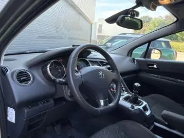 Peugeot 5008 2013 photo 3