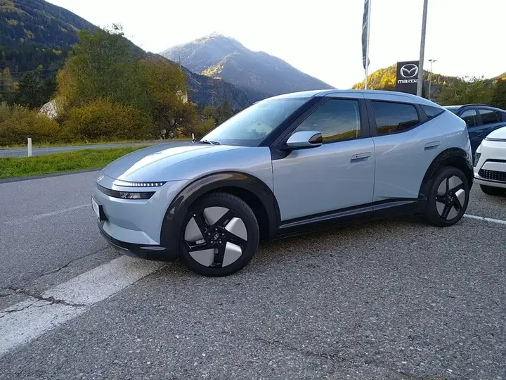Hyundai Ioniq 3 photo 2