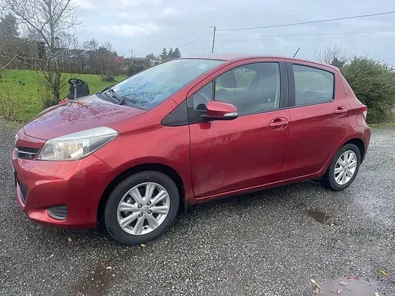 Toyota Yaris 2012 photo 5