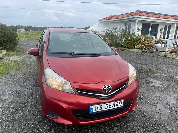 Toyota Yaris 2012 photo 4