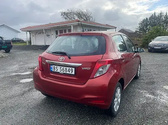 Toyota Yaris 2012 photo 2