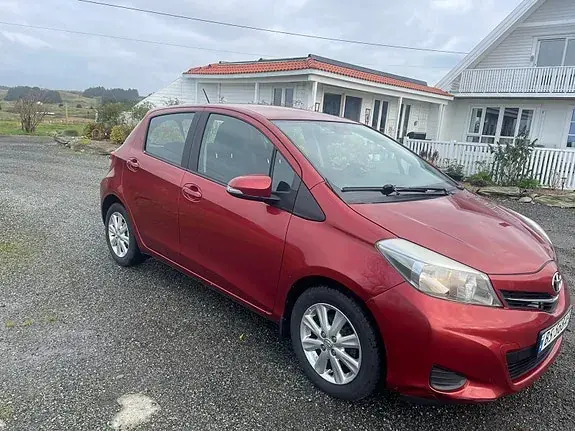 Toyota Yaris 2012 photo 3