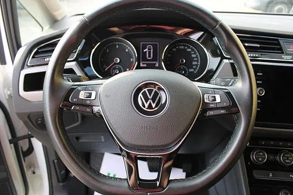 Volkswagen Touran 2021 photo 4