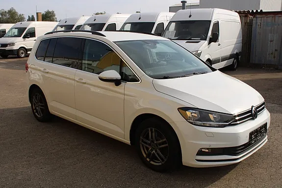 Volkswagen Touran 2021 photo 2