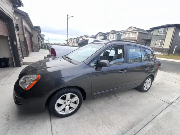 Kia Rondo 2007 photo 3