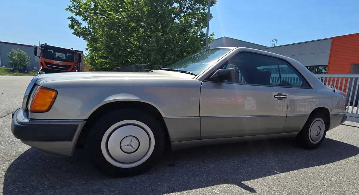 Mercedes-Benz C-Class 1991 photo 3