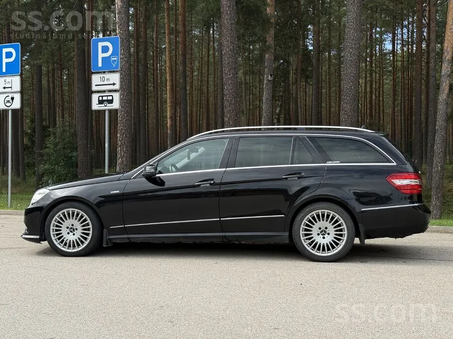 Mercedes-Benz E-Class 2011 photo 2