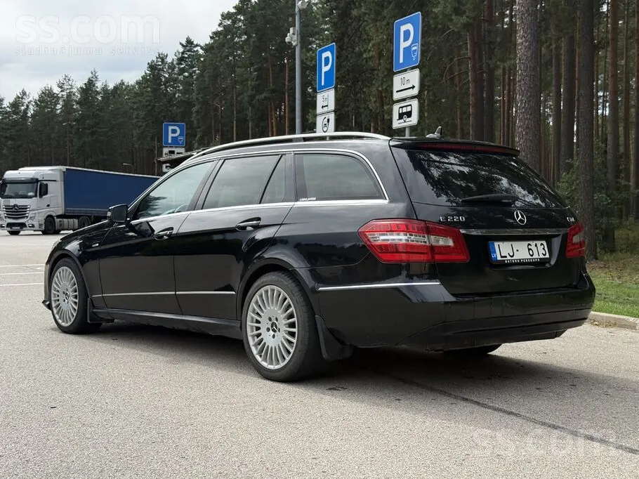 Mercedes-Benz E-Class 2011 photo 3