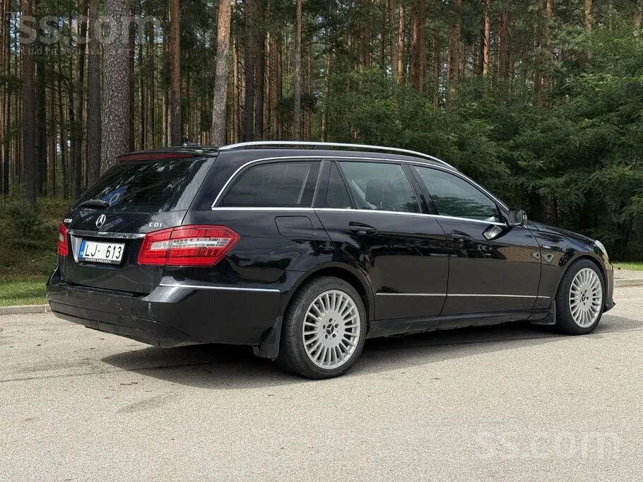 Mercedes-Benz E-Class 2011 photo 4