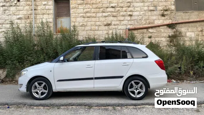 Skoda Fabia 2012 photo 3