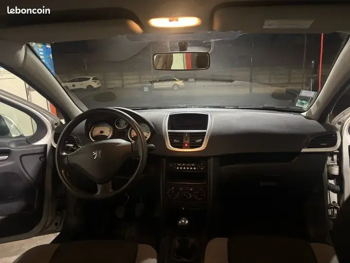 Peugeot 207 2008 photo 3