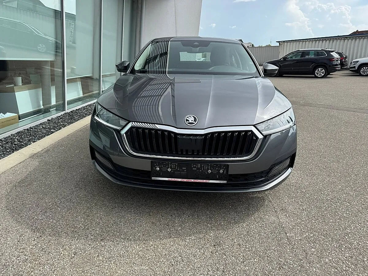 Skoda Octavia 2023 photo 2