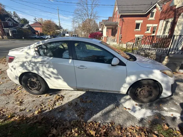 Mazda 3 2011 photo 3