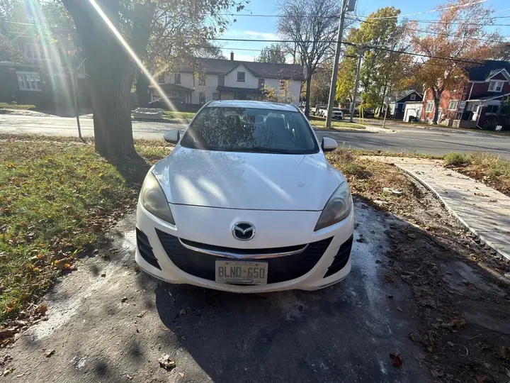 Mazda 3 2011 photo 2