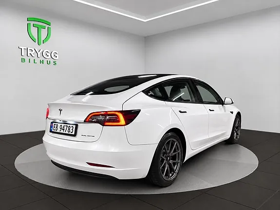 Tesla Model 3 2021 photo 5