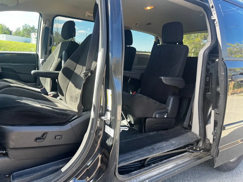 Dodge Grand Caravan 2012 photo 3