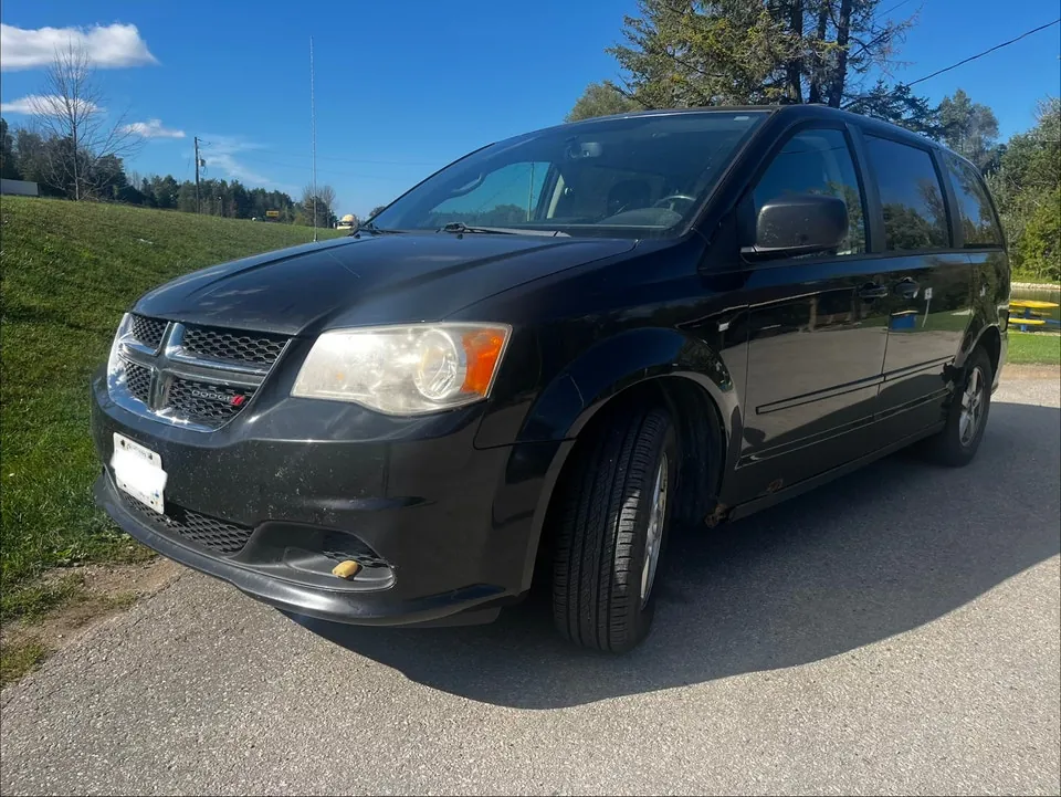 Dodge Grand Caravan 2012 photo 2