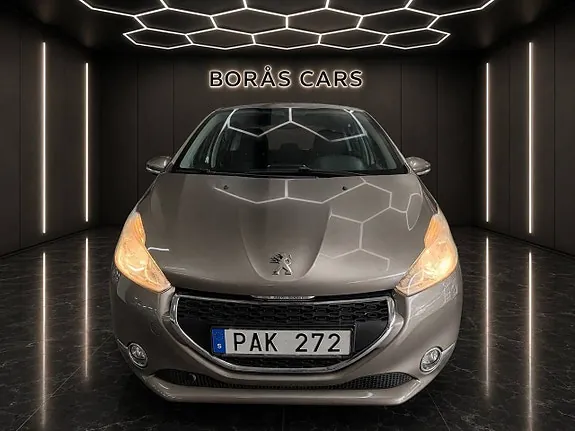 Peugeot 208 2012 photo 2