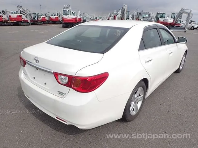 Toyota Mark X 2011 photo 4