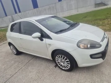 Fiat Punto 2011 photo 2