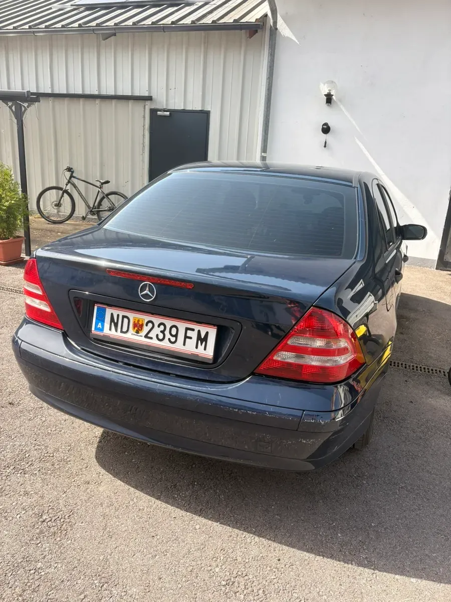 Mercedes-Benz C-Class 2004 photo 2
