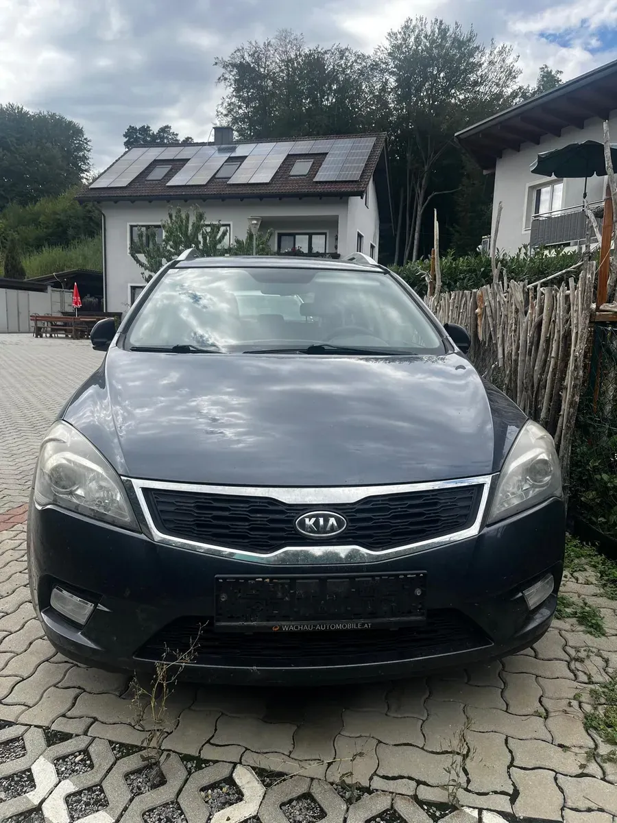 Kia Ceed 2011 photo 3