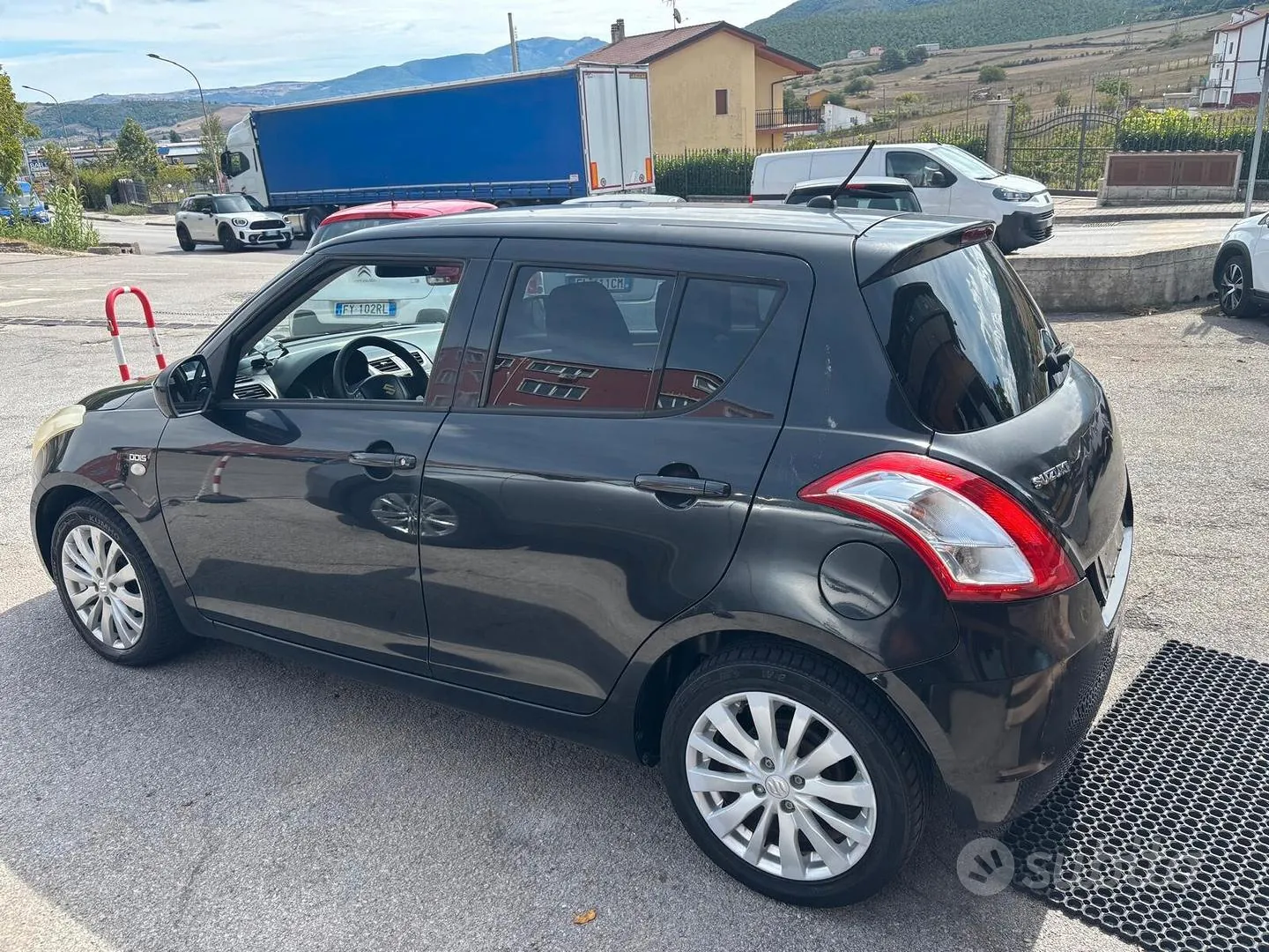 Suzuki Swift 2011 photo 3