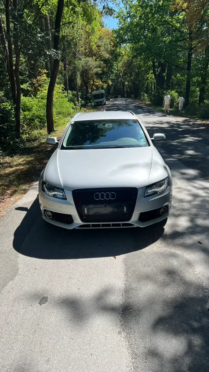 Audi A4 2009 photo 2