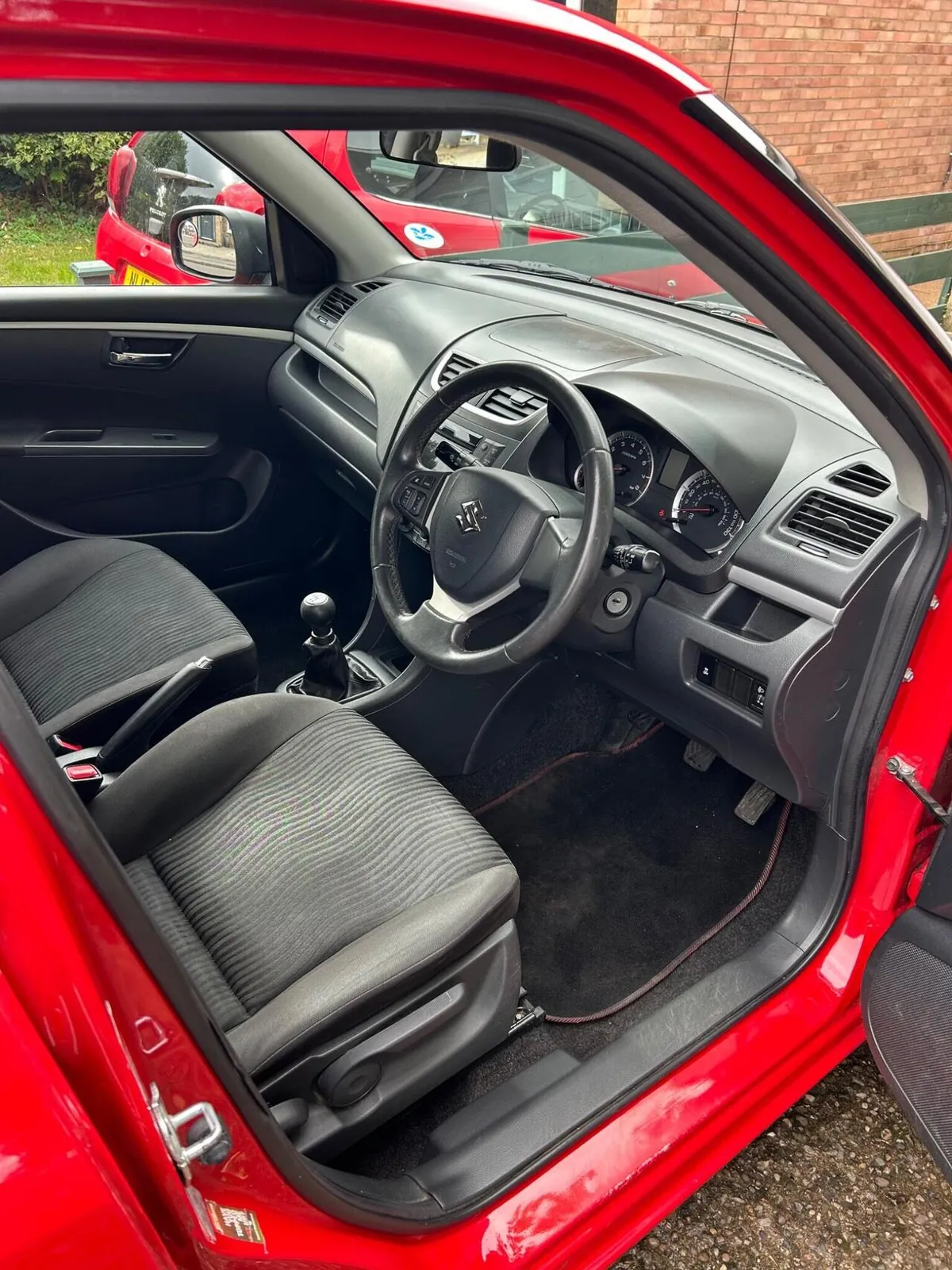Suzuki Swift 2011 photo 4