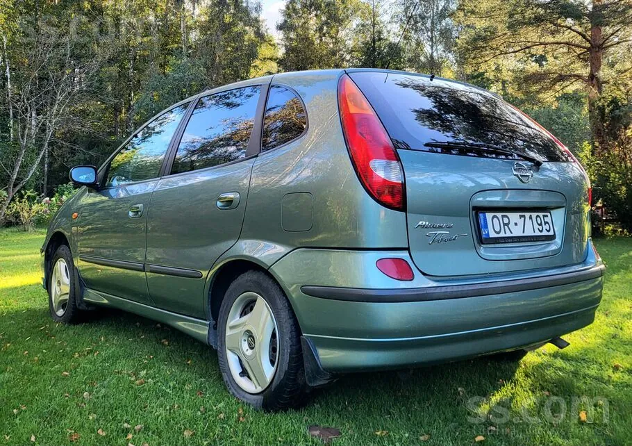 Nissan Almera Tino 2001 photo 3
