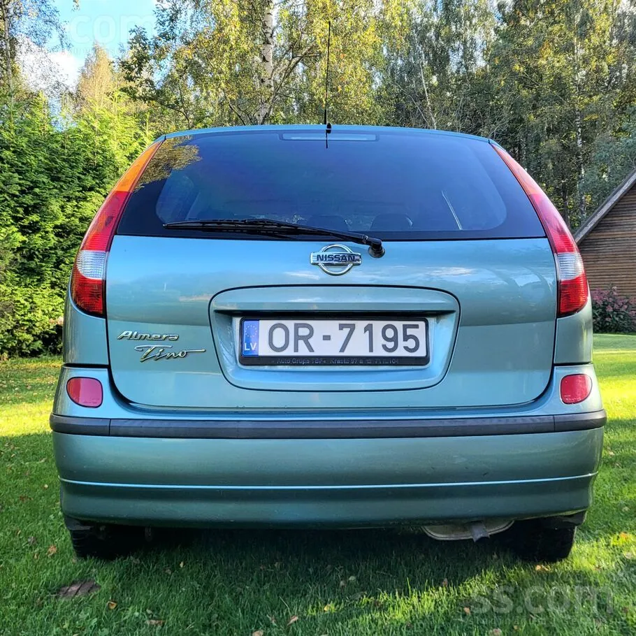 Nissan Almera Tino 2001 photo 4