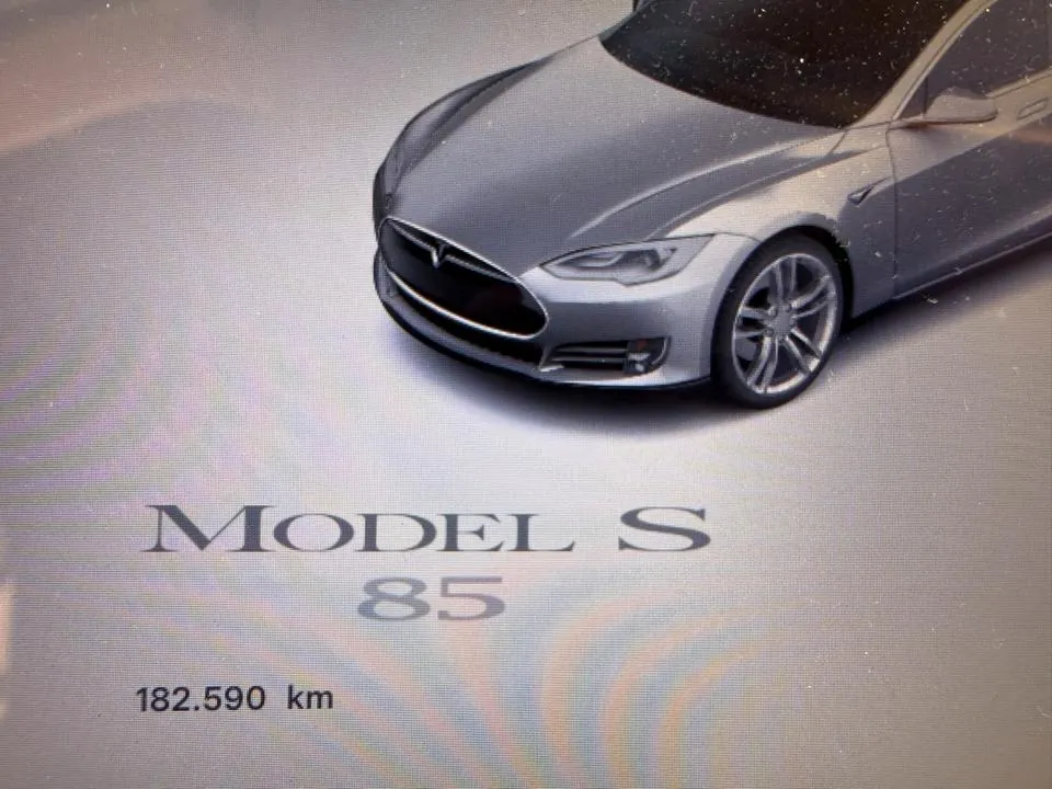 Tesla Model S 85
