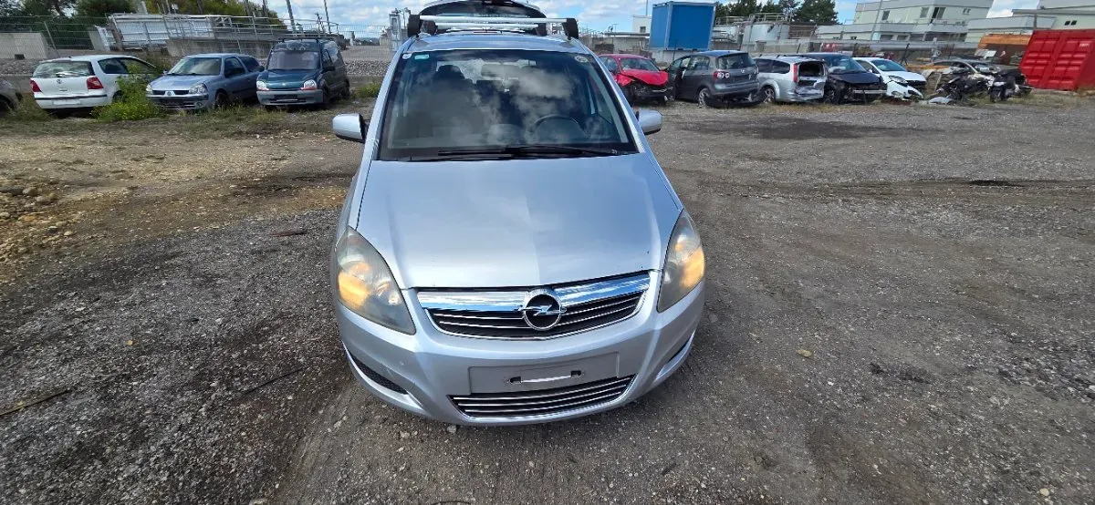Opel Zafira 2010 photo 2
