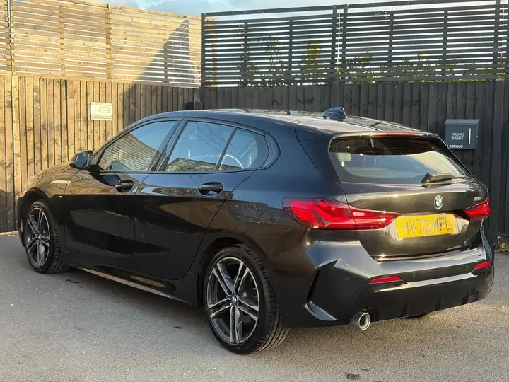BMW 1 Series 2022 photo 2