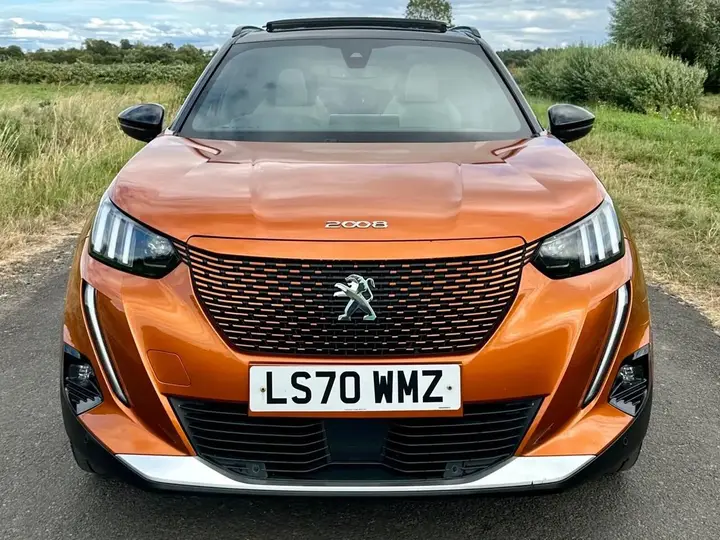 Peugeot E-2008 2020 photo 2