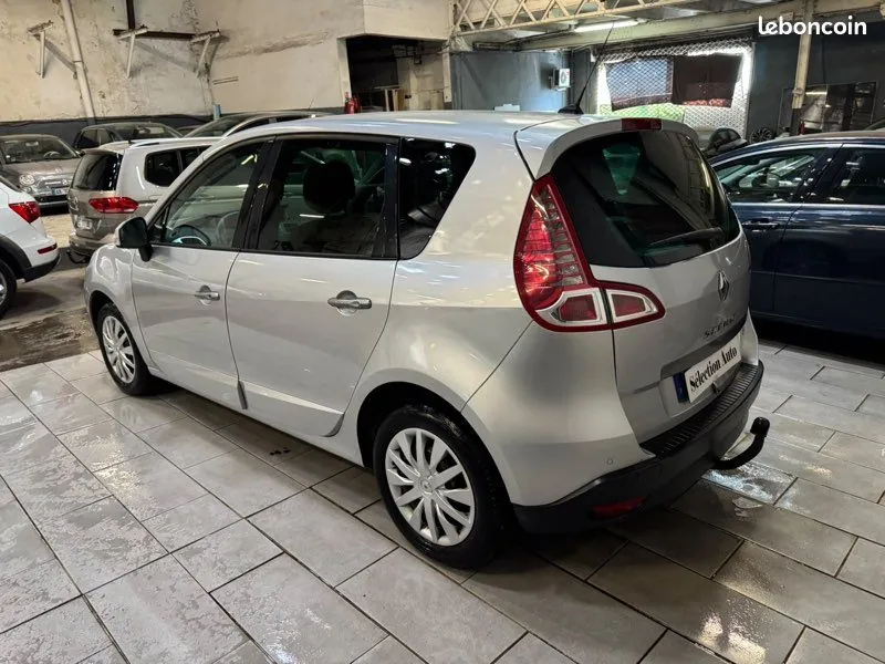 Renault Scenic 2011 photo 2
