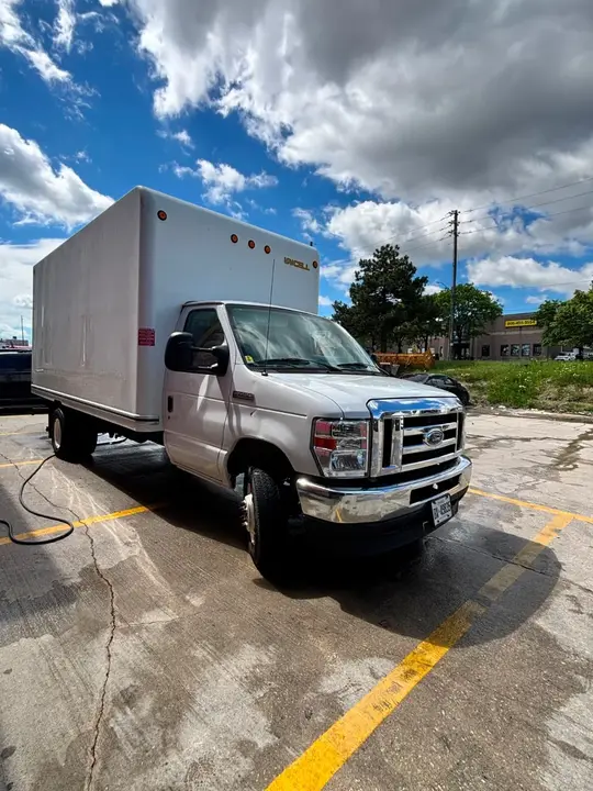 Ford E-450 Super Duty 2021 photo 2