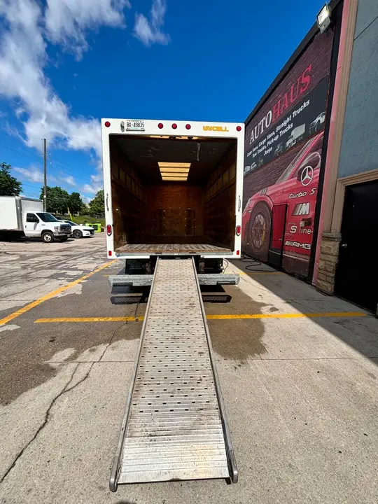 Ford E-450 Super Duty 2021 photo 5