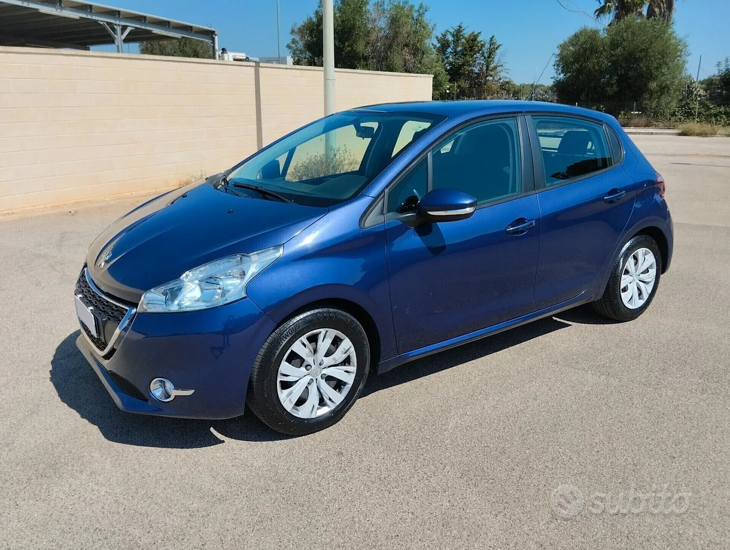 Peugeot 208 2012 photo 2