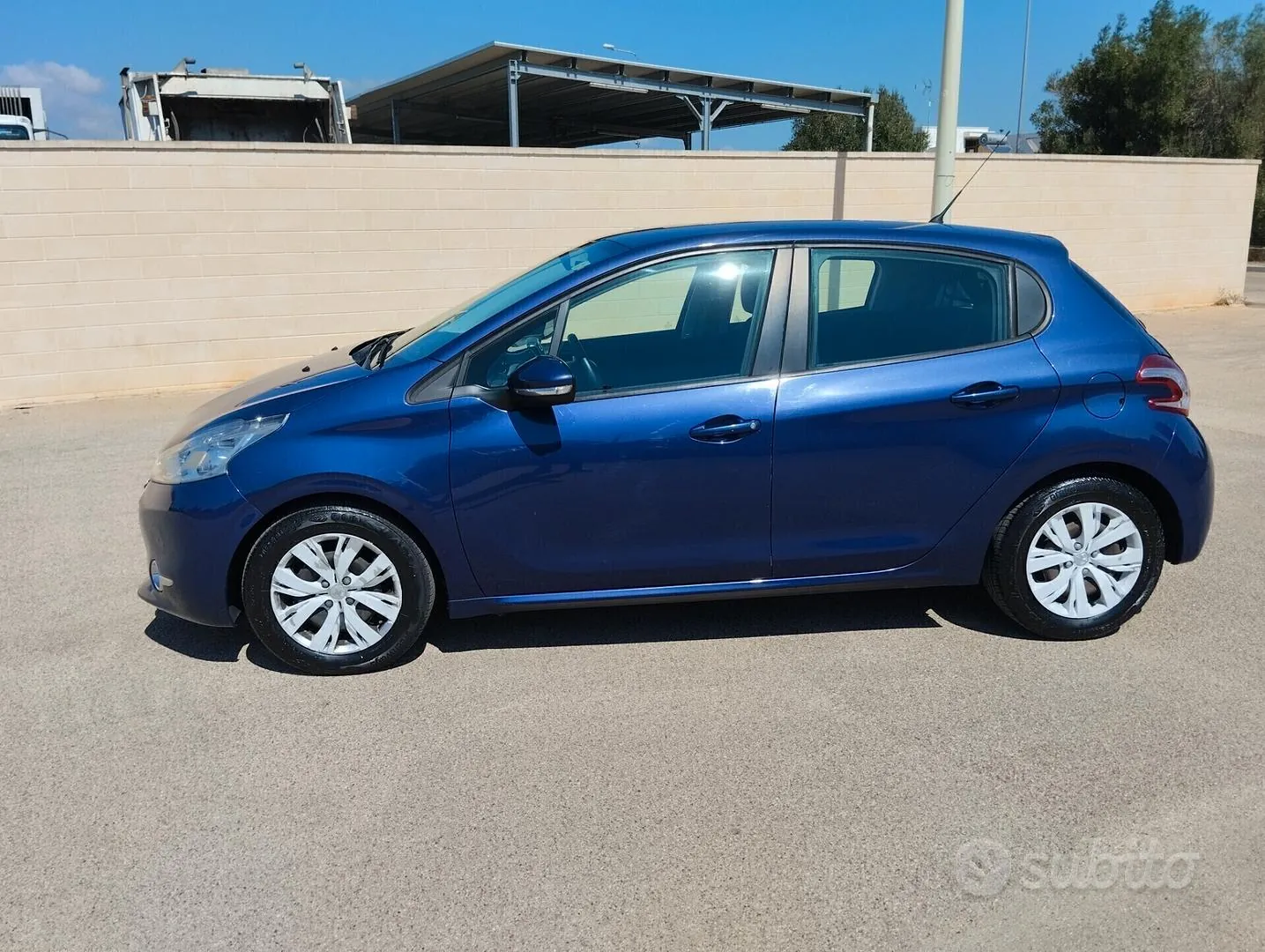 Peugeot 208 2012 photo 3