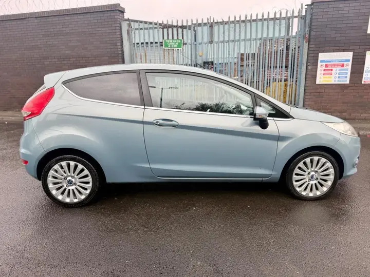 Ford Fiesta 2009 photo 3
