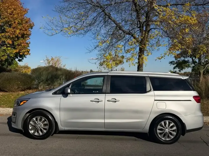 Kia Sedona 2020 photo 2